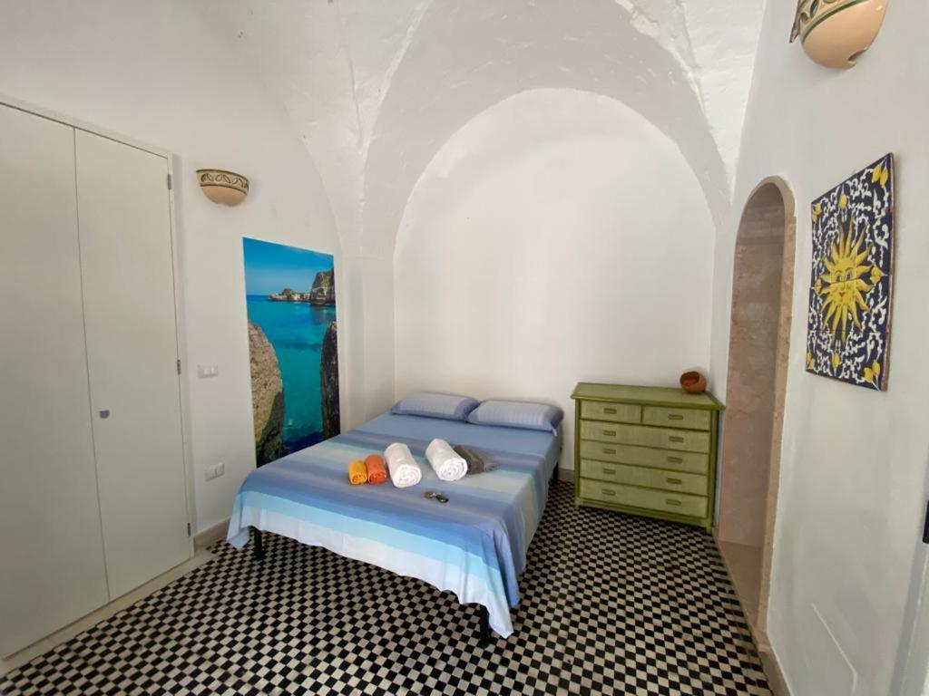 Casa Vacanze Illiria A Roca Vecchia Vicinissima Al Mare Екстер'єр фото