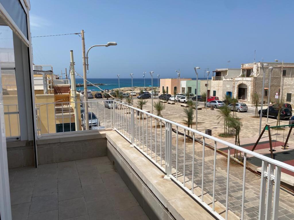 Casa Vacanze Illiria A Roca Vecchia Vicinissima Al Mare Екстер'єр фото